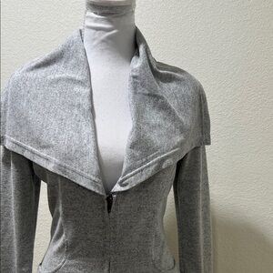 Chic Women's Gray Blazer